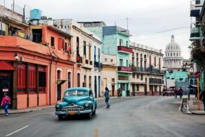 Kuba Reisen bunte Häuser